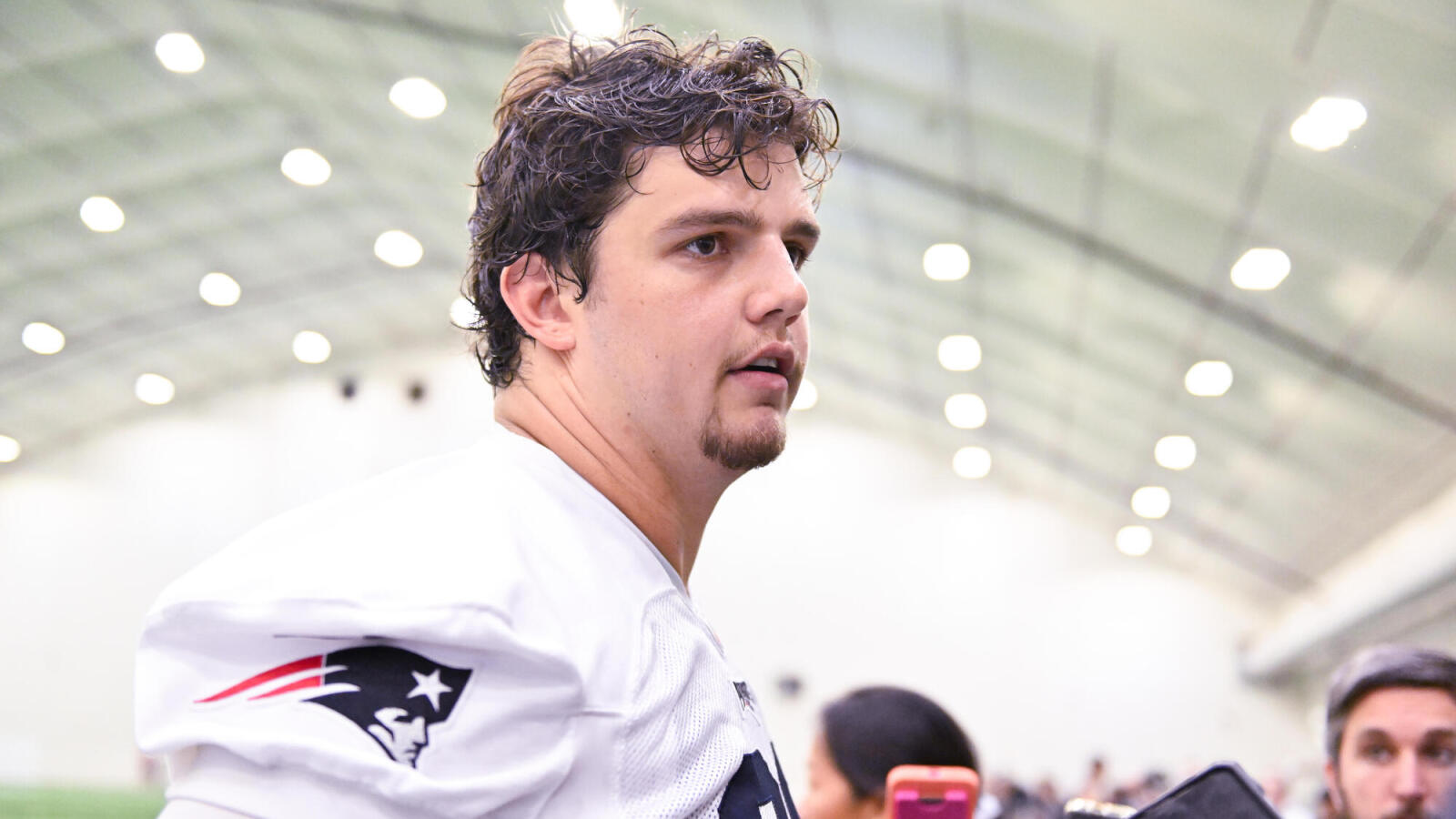 https://www.yardbarker.com/media/e/d/eddda51a2c4070e369d61d0a3d4f137a5d059e46/thumb_16x9/troubling-report-surfaces-on-patriots-first-round.jpg?v=1