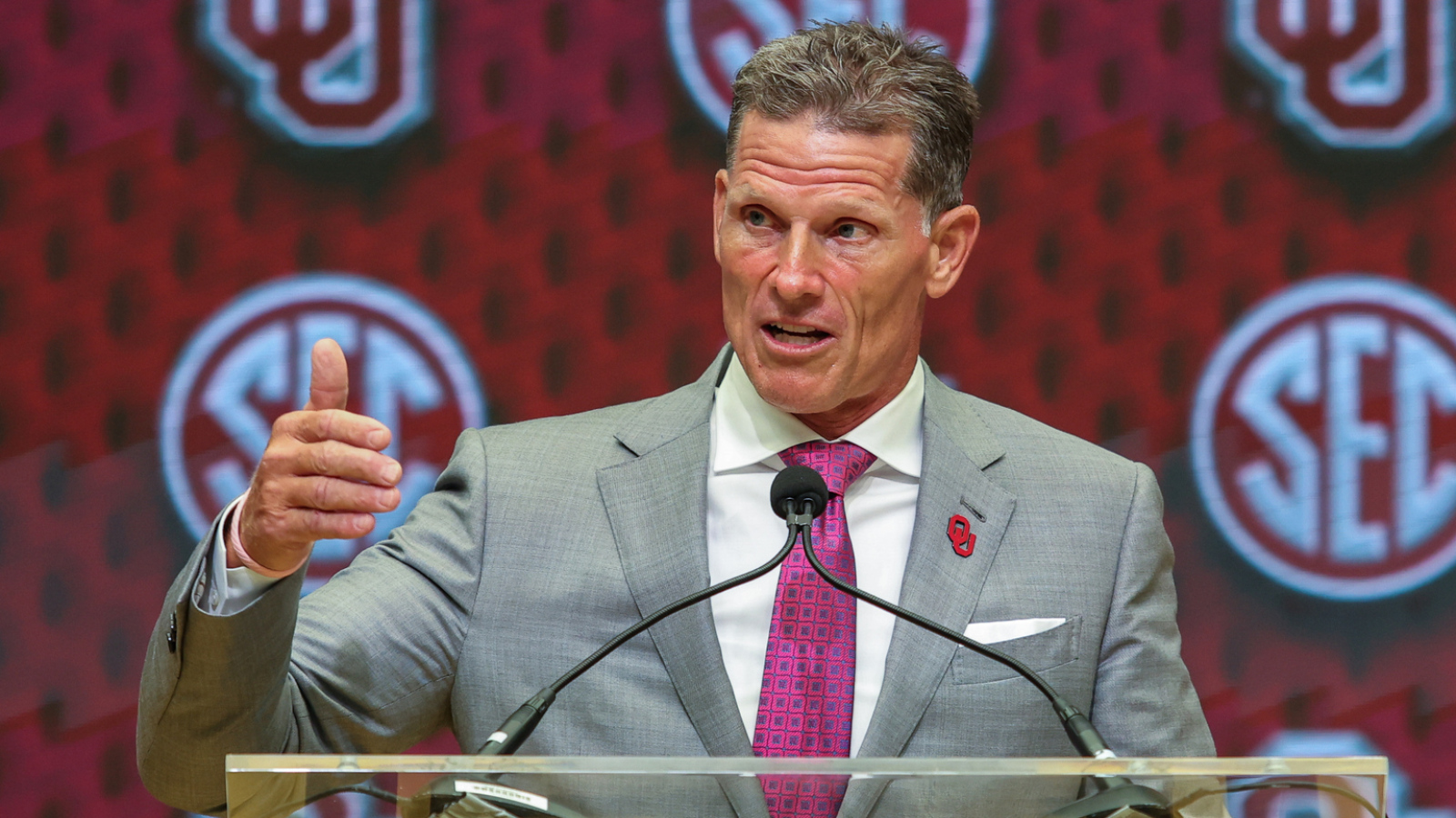 https://www.yardbarker.com/media/e/d/ede3913a2b0604e554367b498830766d12c52a79/thumb_16x9/college-football-ap-preseason-poll-reactions.jpg?v=1