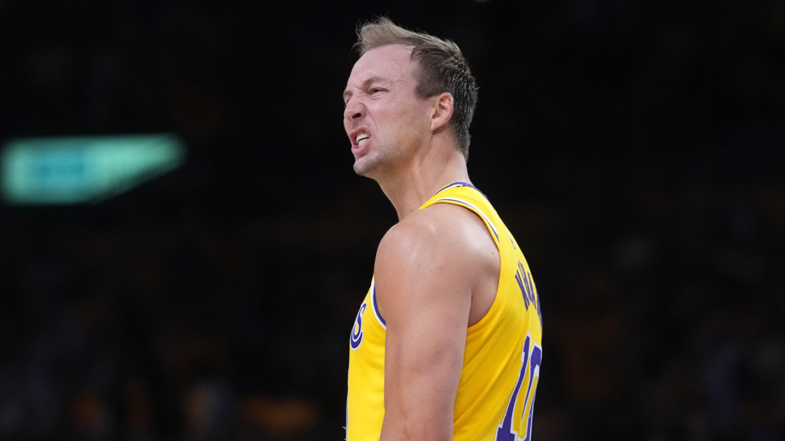 https://www.yardbarker.com/media/e/d/edfcbdfde2d485ca5685ba9c1c539693e0741793/thumb_16x9/unlikely-hero-luke-kennard-leads-lakers-game-1-win.jpg?v=1