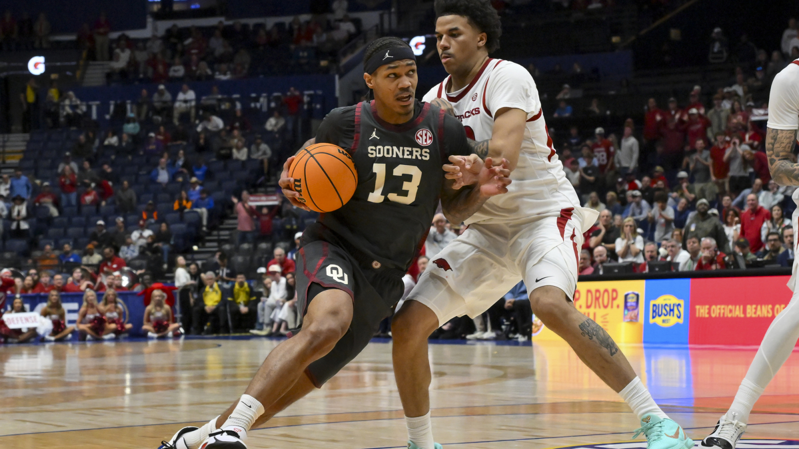 Oklahoma’s Tae Davis delivers highlight-reel poster slam