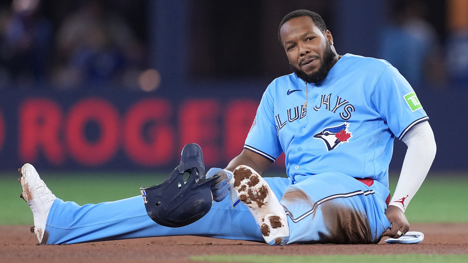 https://www.yardbarker.com/media/e/e/ee32bc9eb855e86344ed5ab1957fb732aa689583/thumb_16x9/blue-jays-awful-injury-luck-continues-as-stars.jpg?v=1