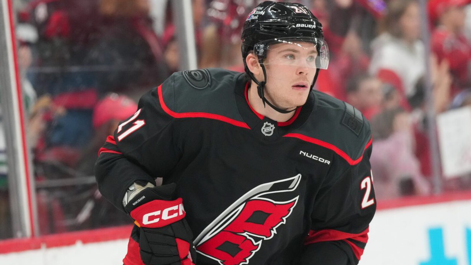 Hurricanes sign Alexander Nikishin to one-year contract