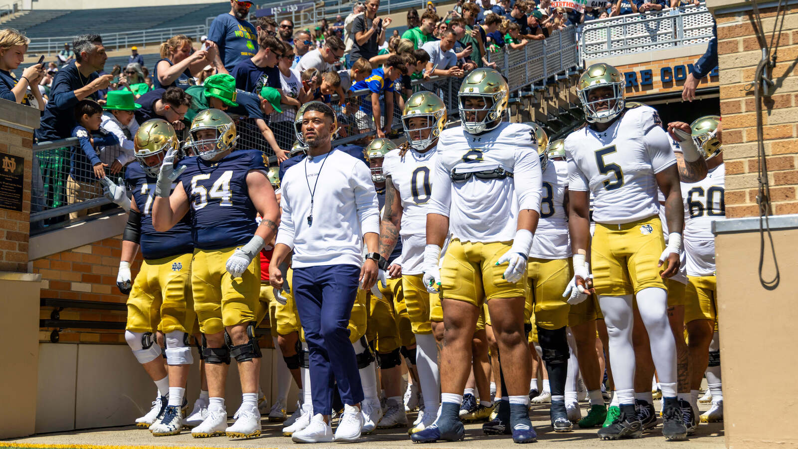 https://www.yardbarker.com/media/e/e/ee713290461ebc9c3de65d83f575983b6ce1b41e/thumb_16x9/notre-dame-vs-wisconsin-game-already-expected-one.jpg