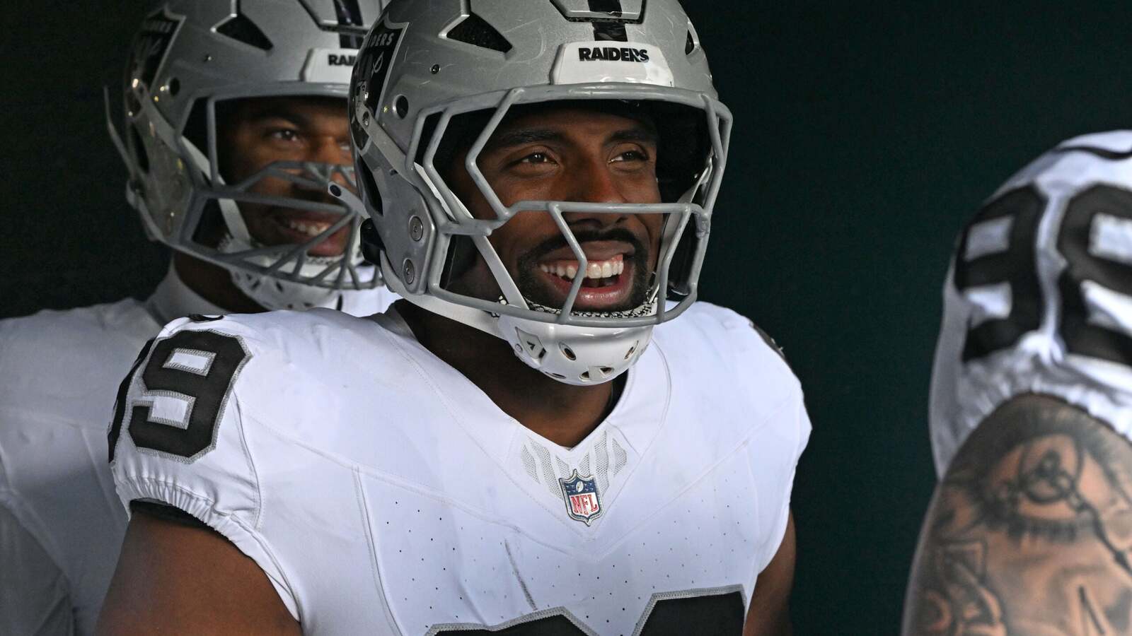 Raiders' Thomas Booker Praises Klint Kubiak's Training Camp Efficiency