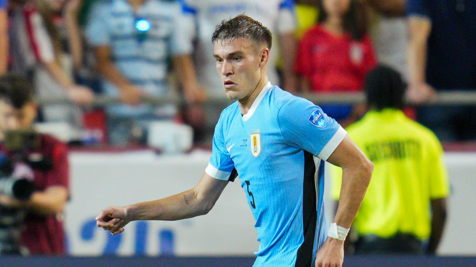 Tim Vickery names Brazilian midfielder Manchester United should sign ...