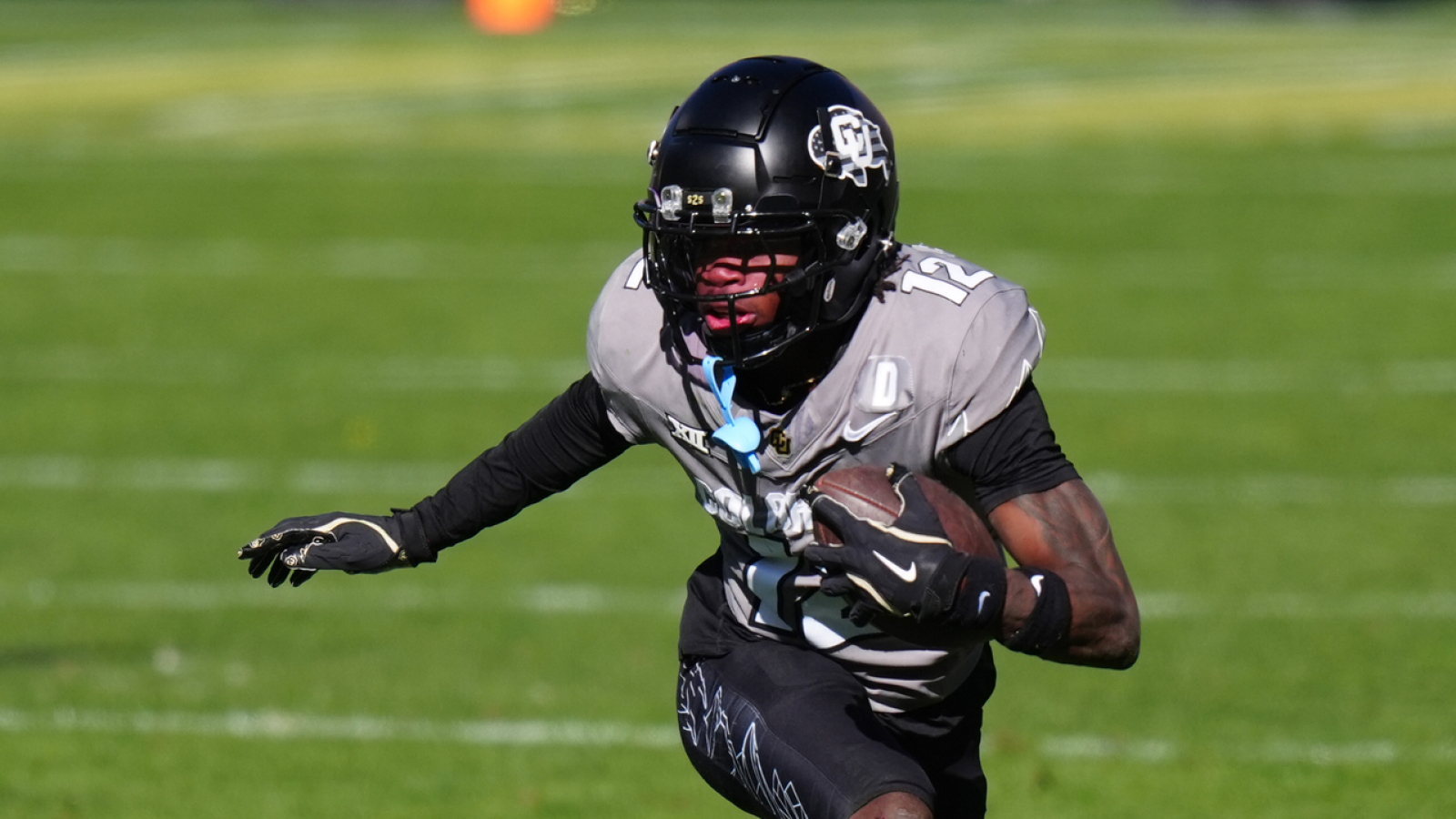 Watch Travis Hunter hits the Heisman Trophy pose after TD Yardbarker