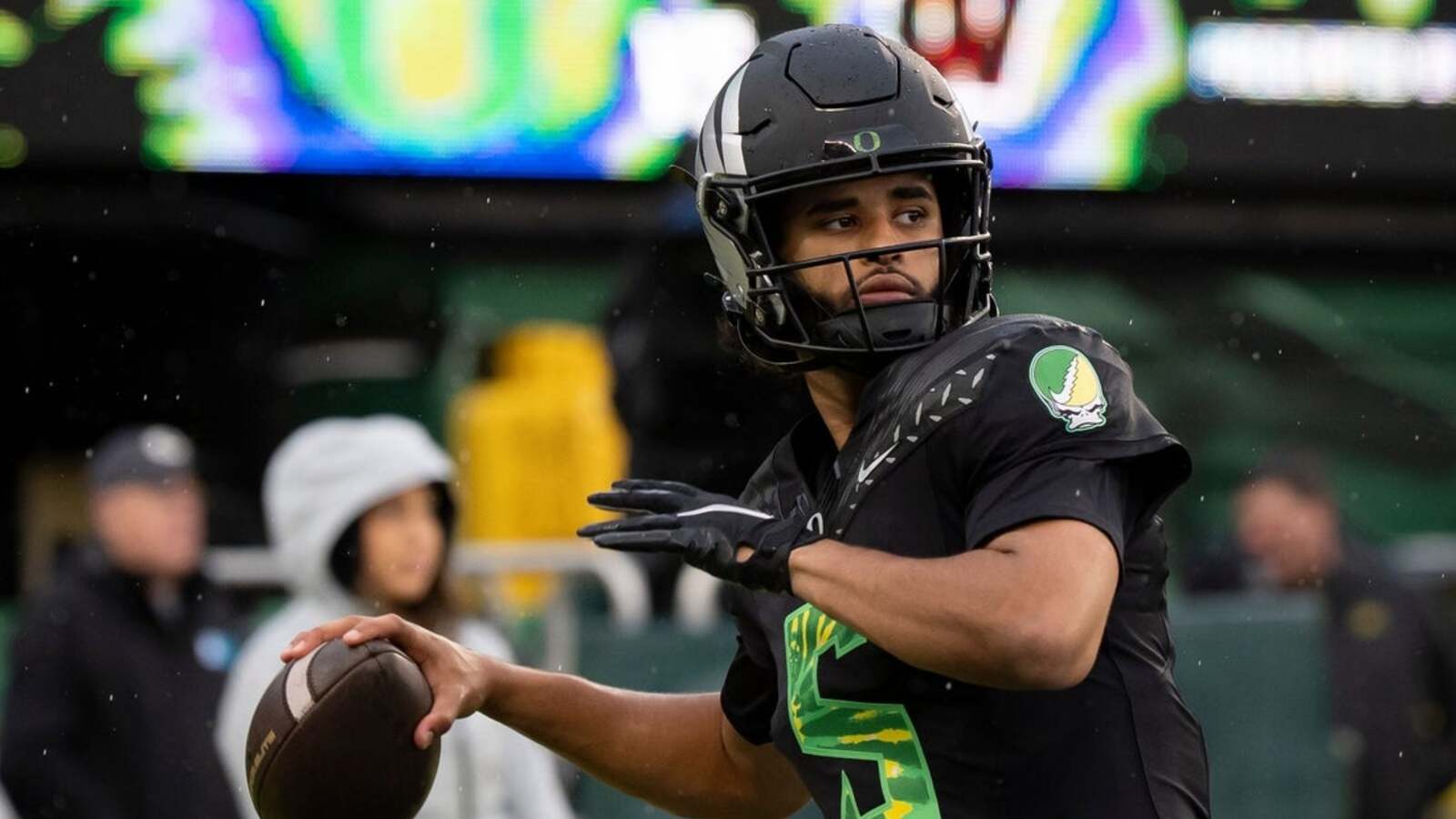 No. 9 Oregon tries to avoid upset at Iowa on path to CFP | Yardbarker