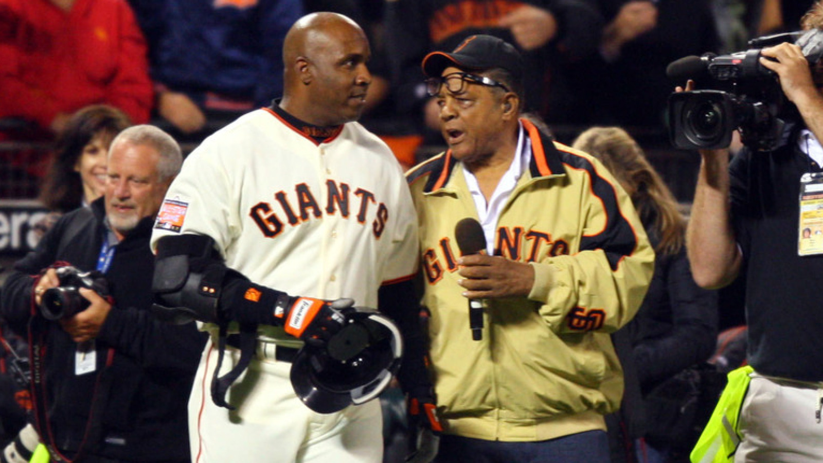 Barry Bonds pays tribute to late godfather Willie Mays on social media