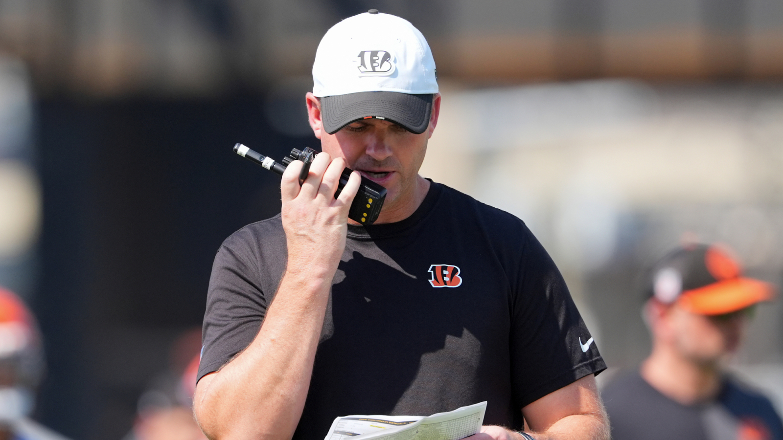 https://www.yardbarker.com/media/e/f/ef5eaf79201d796205d9aa76754f20580e0cfc7c/thumb_16x9/bengals-surprising-development-surface-training.jpg?v=1