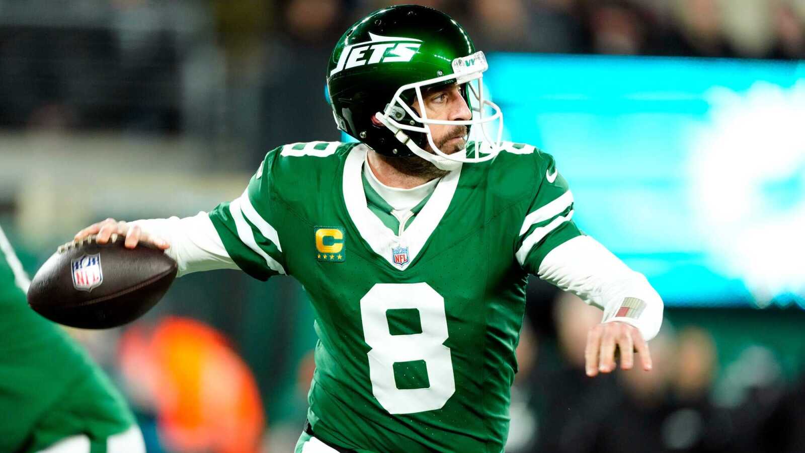 https://www.yardbarker.com/media/e/f/ef866cb3c7ed3580b22307b8ca6833efdd4b7a98/thumb_16x9/aaron-rodgers-notable-reason-putting-off-steelers.jpg?v=1