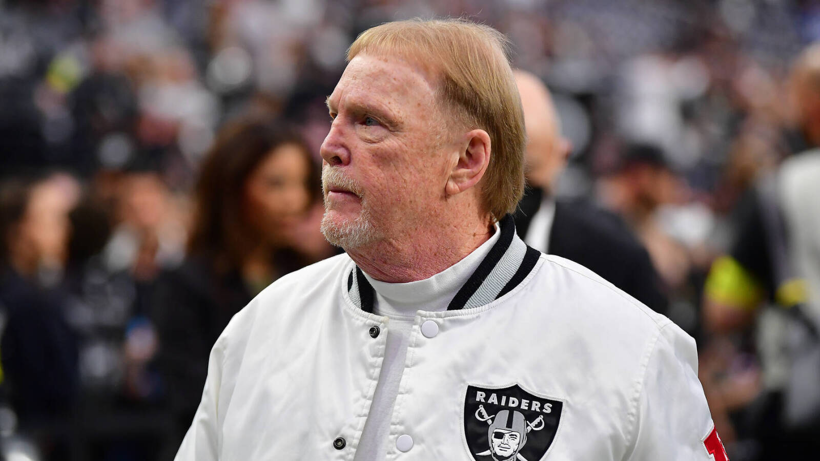 Does Mark Davis have a motive in accepting Tom Brady's investment? - Vimarsana News