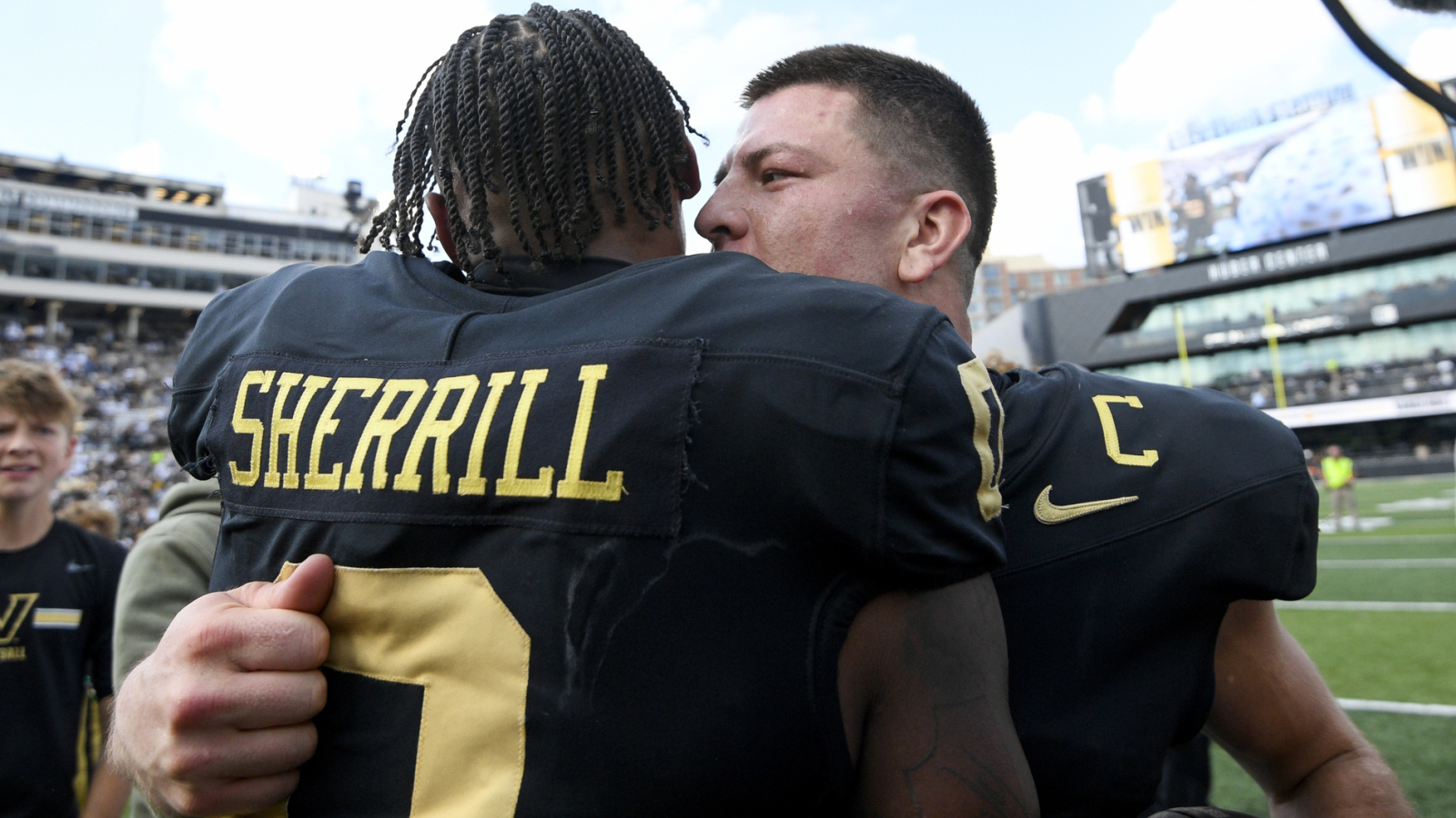 https://www.yardbarker.com/media/f/0/f0659a5a5bb676e4c1c02d32d1e3675deac37bd9/thumb_16x9/cfb-week-8-winners-losers-sec-showdowns-show-real.jpg?v=1