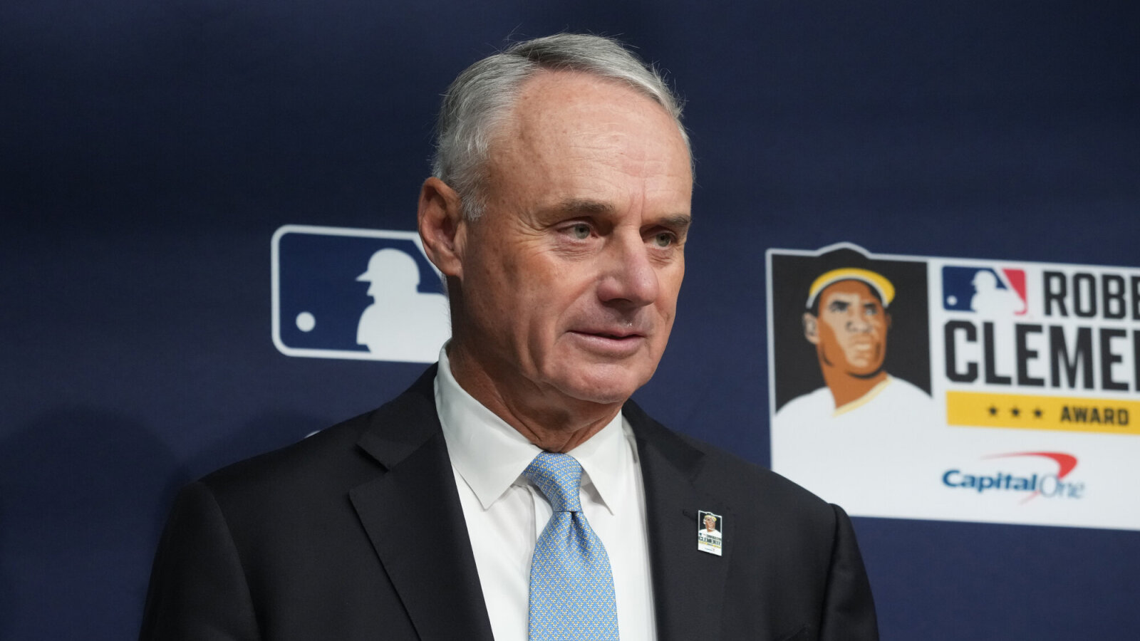 https://www.yardbarker.com/media/f/0/f0bbeaafb3a2b78a7b3e29a1b45bae1f42ef0505/thumb_16x9/mlb-players-send-strong-messages-rob-manfred.jpg?v=1