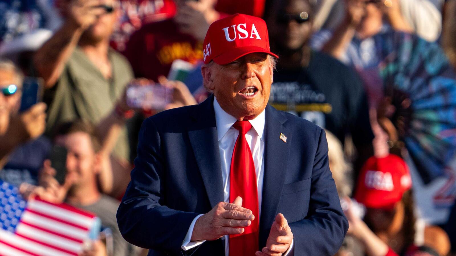 https://www.yardbarker.com/media/f/0/f0e5194bef04171a5c12421ea5470b3a90cad955/thumb_16x9/president-donald-trump-takes-stage-during.jpg?v=1
