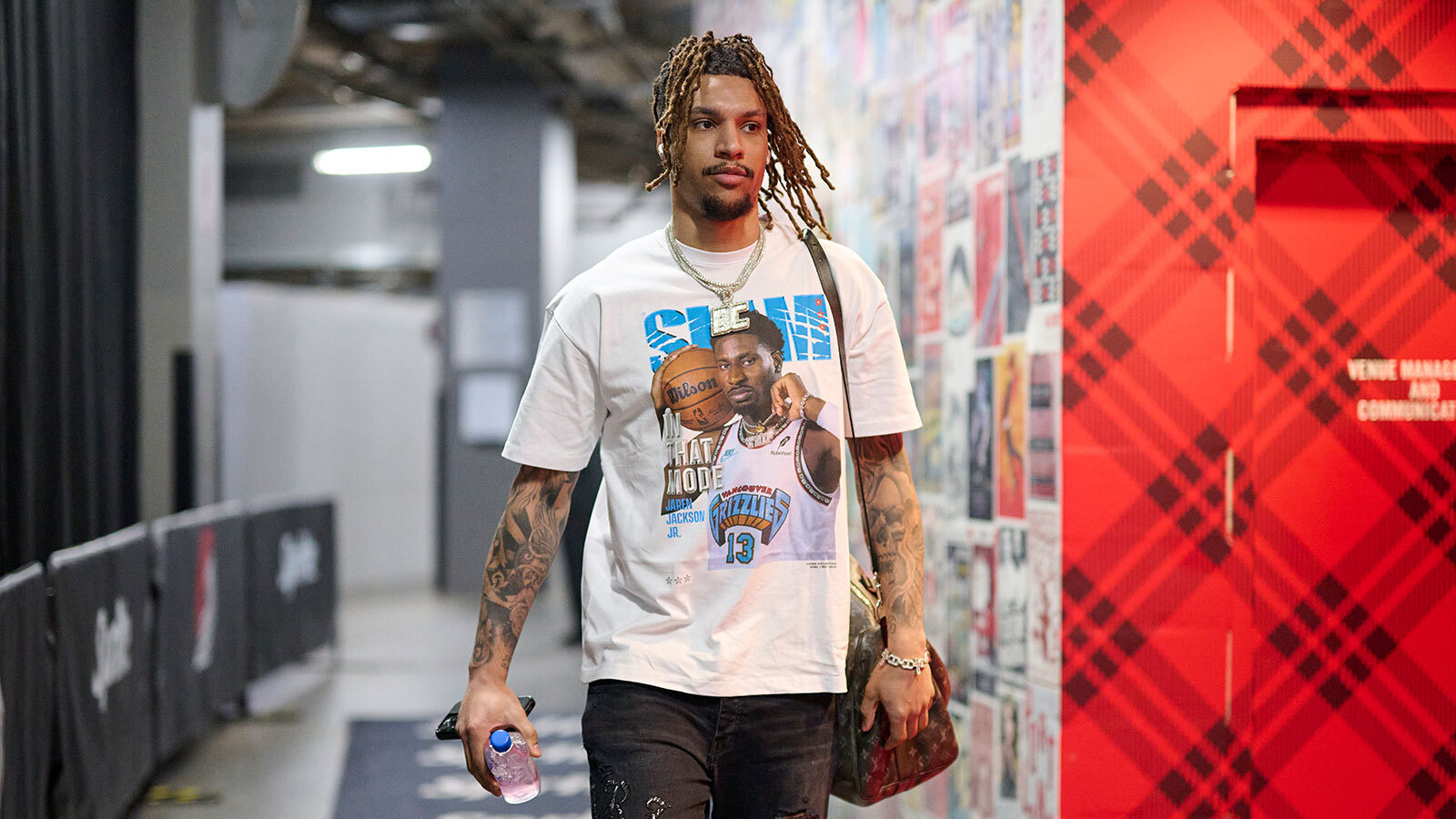 https://www.yardbarker.com/media/f/0/f0ea9c89307fffb700a37b5521eb55e3cc1c5917/thumb_16x9/Brandon-Clarke.jpg