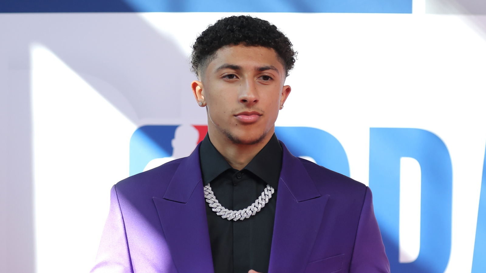 https://www.yardbarker.com/media/f/0/f0f837a457c43caebd4c221ef6a705f97cc42061/thumb_16x9/showed-out-so-far-nba-summer-league.jpg?v=1