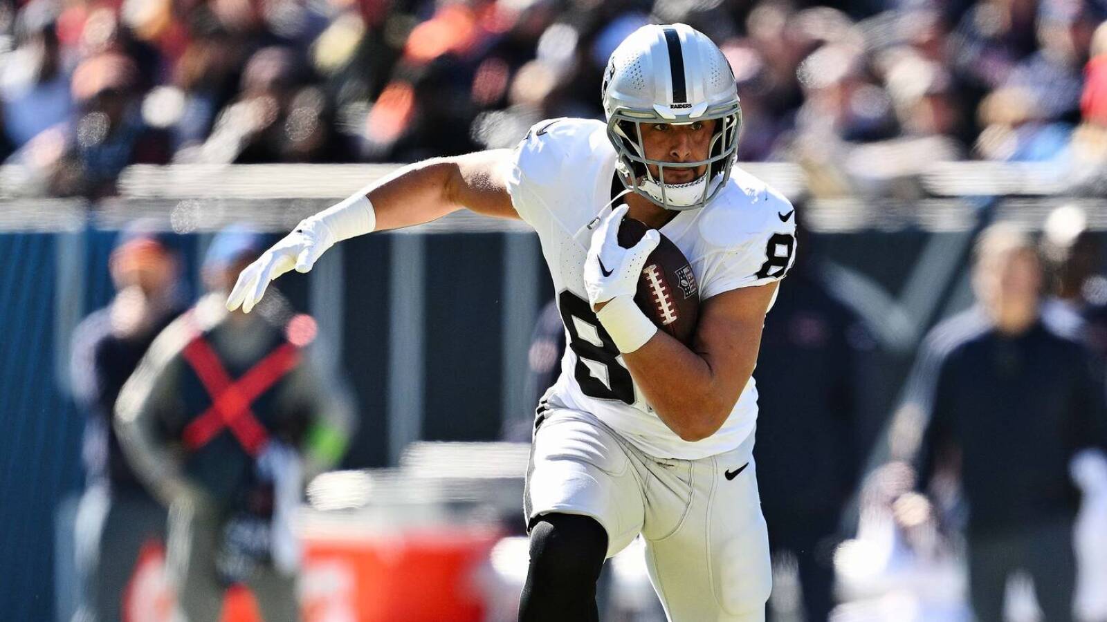 New Patriots TE has humorous take on QB uncertainty