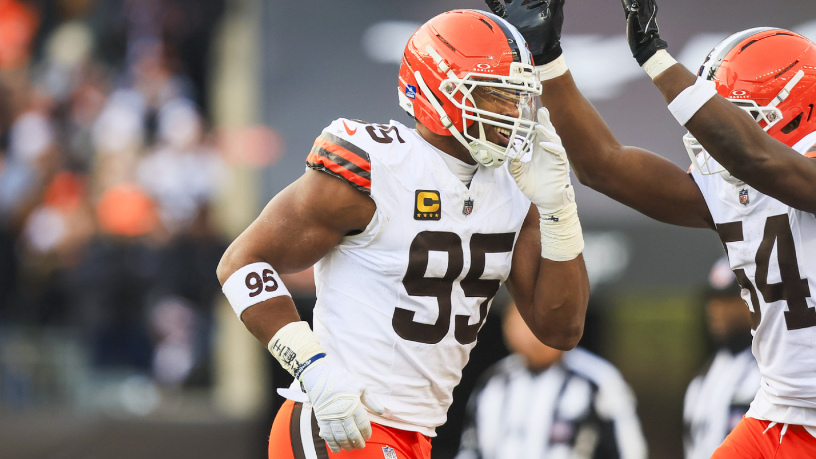 https://www.yardbarker.com/media/f/1/f1acfd300a34a0c459feea080f7b37c2ecc6a423/thumb_16x9/browns-de-myles-garrett-celebrating-nfl-sacks.jpg?v=2