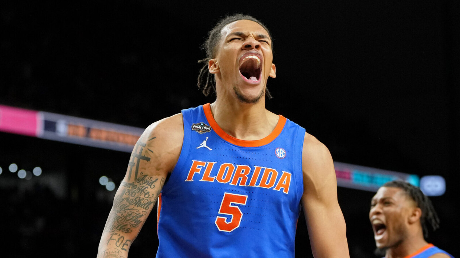 https://www.yardbarker.com/media/f/1/f1bc94c0aff610127e0b00e8f95f4d56d39eca3a/thumb_16x9/warriors-pull-off-draft-night-trade-acquire.jpg?v=1