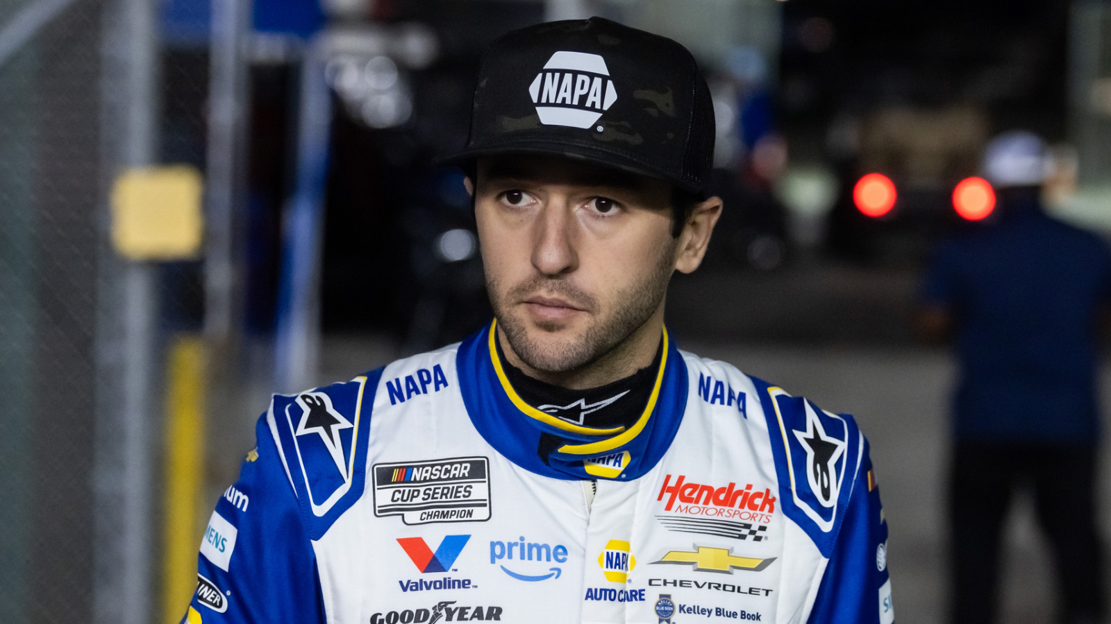https://www.yardbarker.com/media/f/1/f1f25c9602e654da338a51b00d6c2a24bff76a36/thumb_16x9/chase-elliott-running-nascar-truck-series-race-on.jpg?v=1