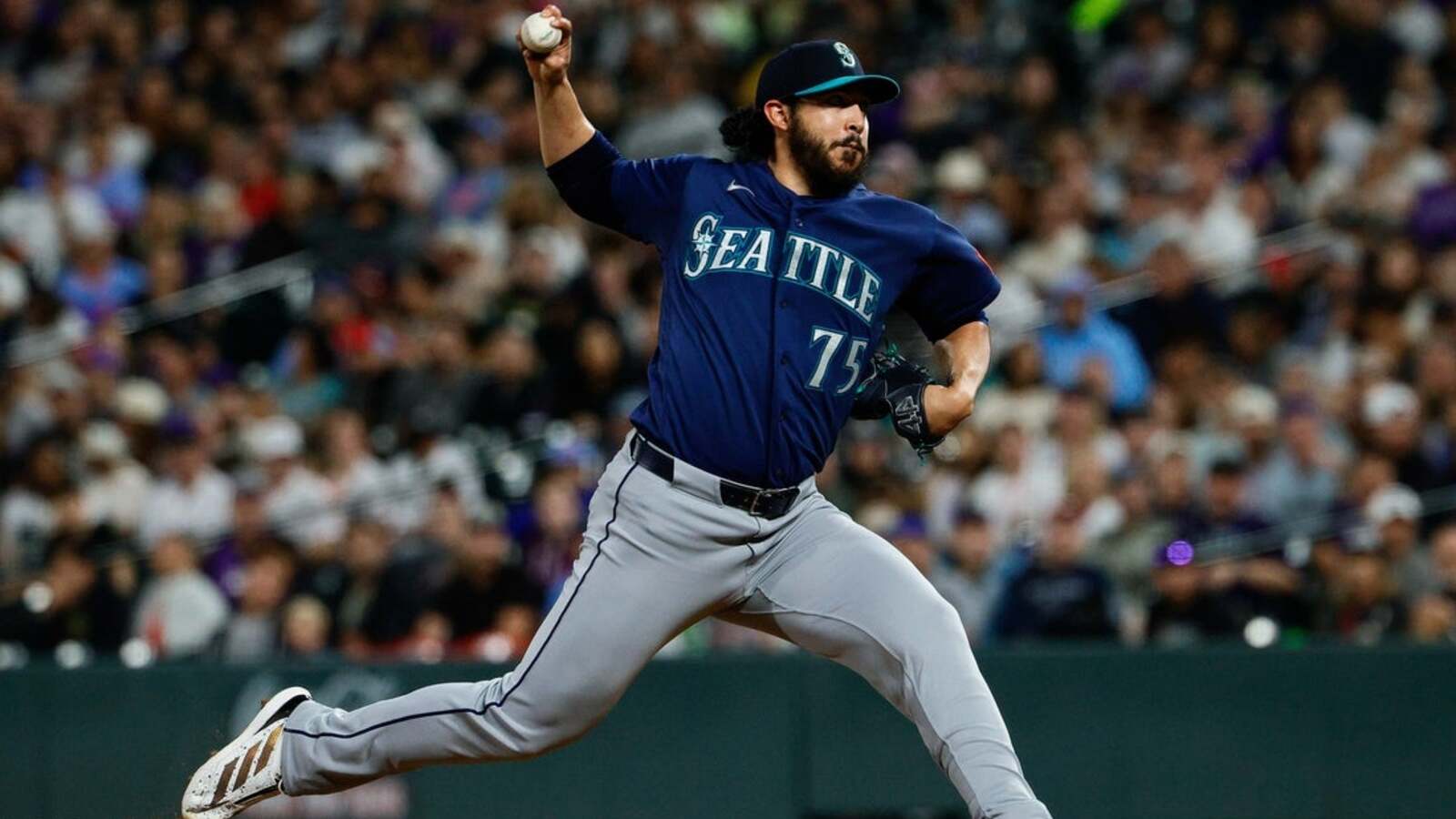 Mariners exercise Andres Munoz’s 2027 option, decline two others