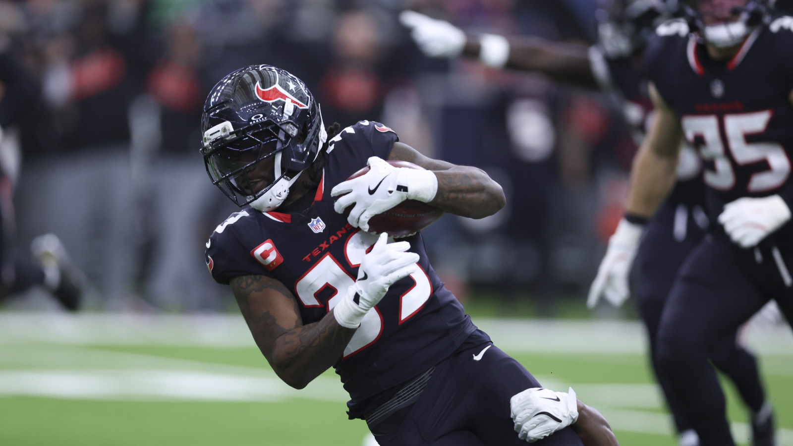 Raiders Sign Running Back Dare Ogunbowale