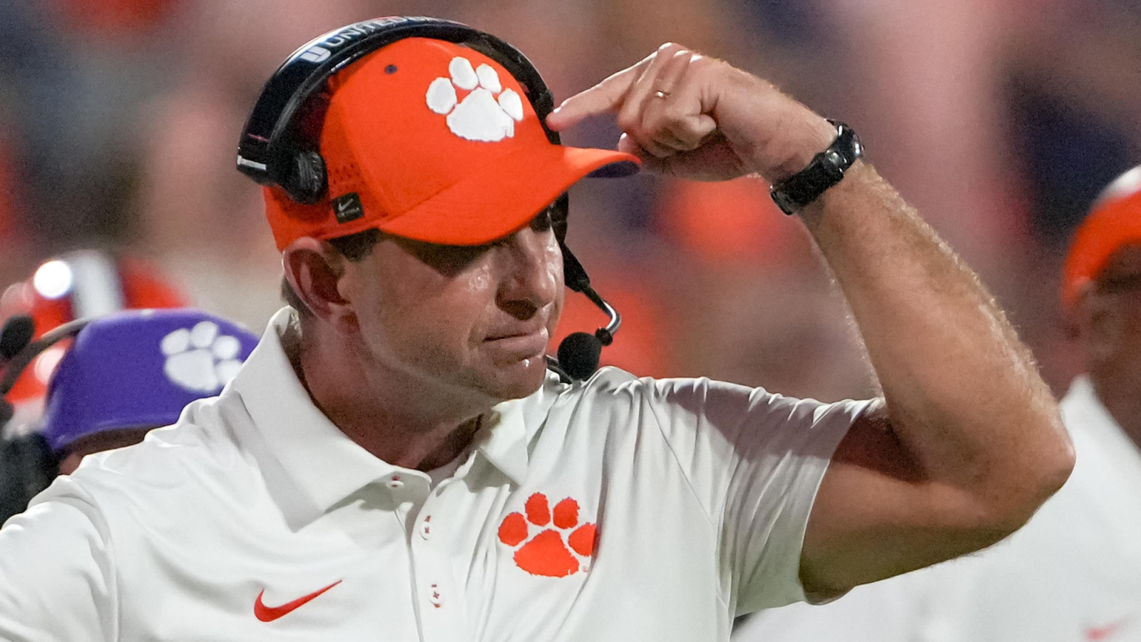 https://www.yardbarker.com/media/f/2/f2868c3548879265f250bc1f7d77c0855f58b5bc/thumb_16x9/clemson-head-coach-dabo-swinney-reacts-tigers.jpg?v=1