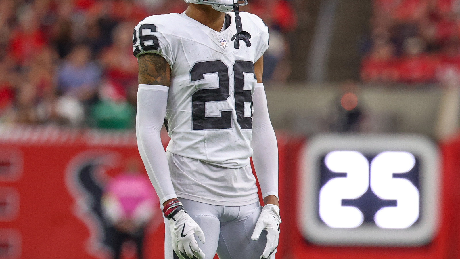 Darien Porter Faces Competitive Challenge at Raiders Training Camp