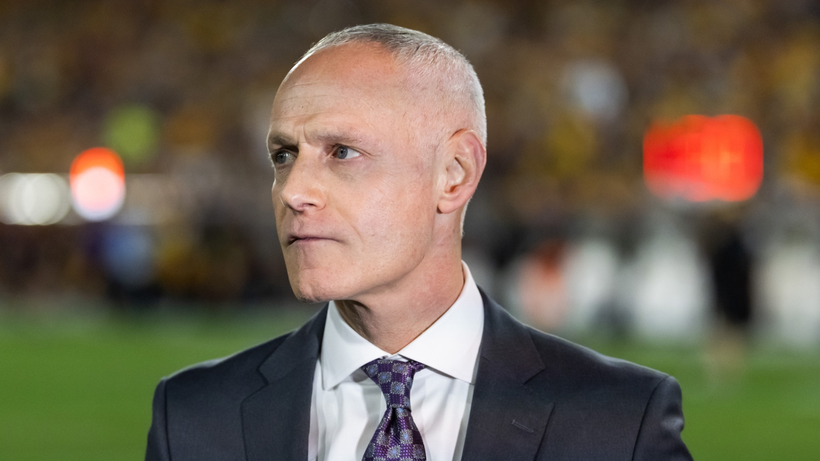 https://www.yardbarker.com/media/f/2/f2c6e3d85e007b28a2365aed7309b94c89edd21f/thumb_16x9/big-12-commissioner-eying-another-round-cfp.jpg?v=1