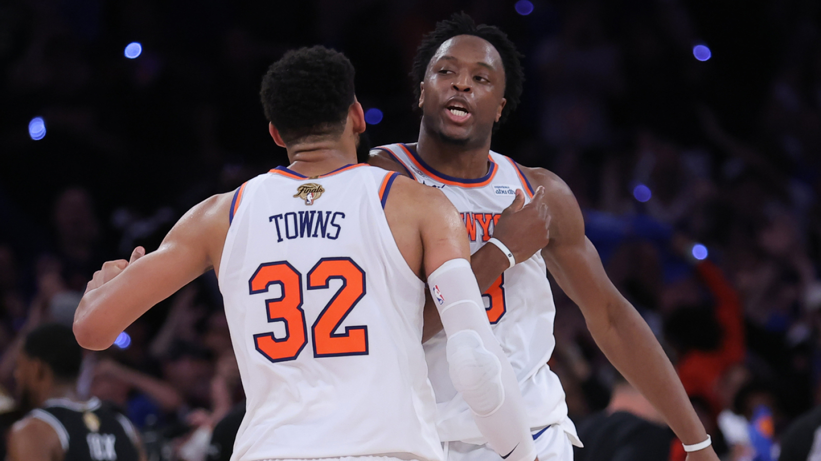 https://www.yardbarker.com/media/f/3/f30922f3cae2e66071f1b5760d90e6dd022981fe/thumb_16x9/knicks-stun-spurs-largest-comeback-nba-finals.jpg?v=1