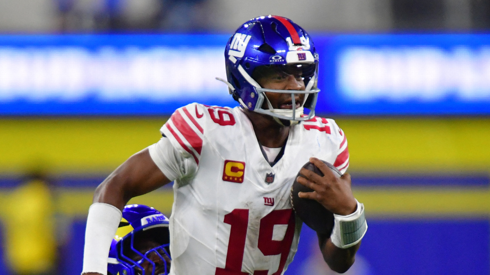 https://www.yardbarker.com/media/f/3/f347b3e350c3a374845a79901b3daab3f27d36da/thumb_16x9/jameis-winston-sends-passionate-message-giants.jpg?v=1
