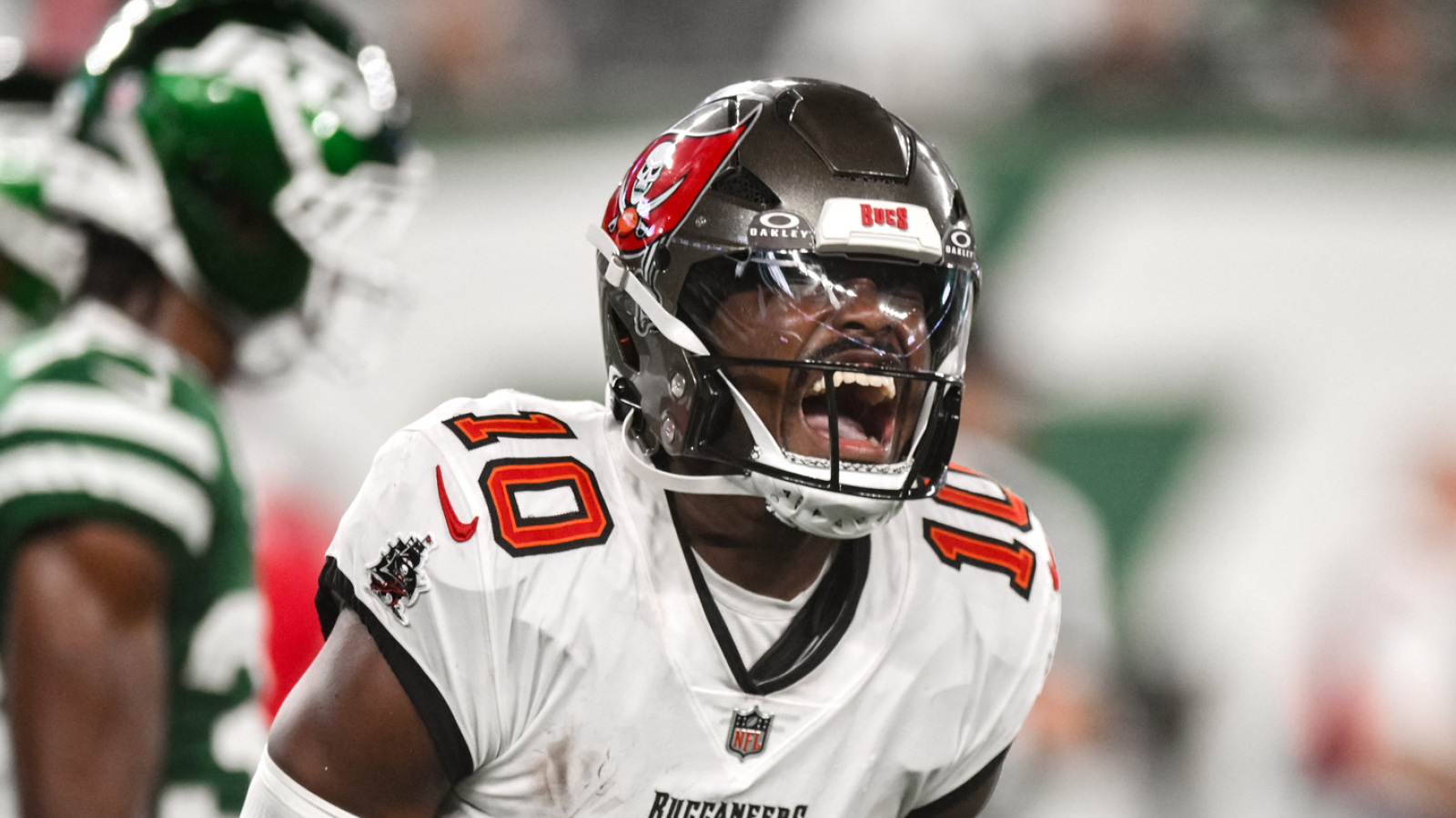 https://www.yardbarker.com/media/f/3/f367198f9ce3edf905e0a0c645d1b1d87c31006a/thumb_16x9/buccaneers-rolling-undrafted-rookie-as-backup.jpg?v=1