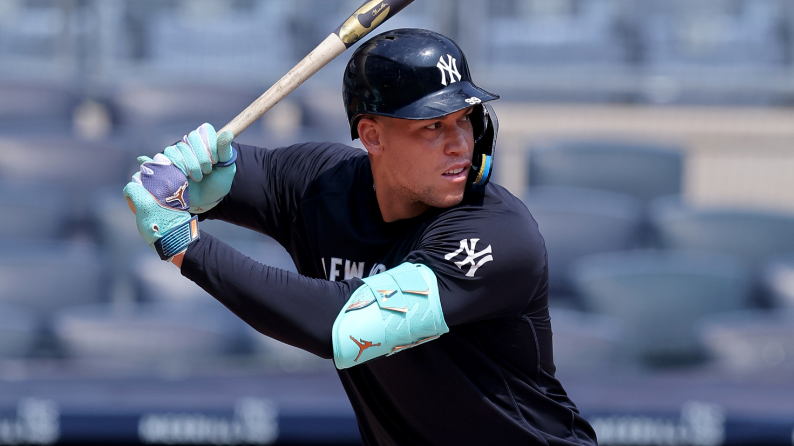 https://www.yardbarker.com/media/f/3/f37cd9ac24cd2290fa9f16890eb168c3c0836609/thumb_16x9/yankees-receive-positive-aaron-judge-update.jpg?v=2
