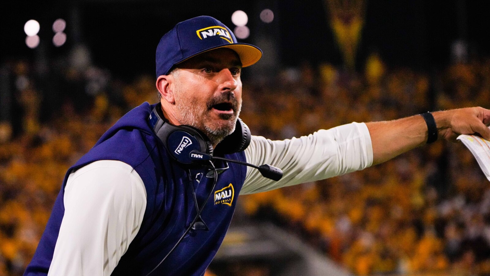CFB team completes two-point conversion during power outage | Yardbarker