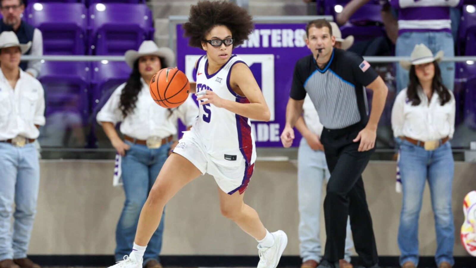 Olivia Miles Shows Off Unreal Court Vision in Latest Performance