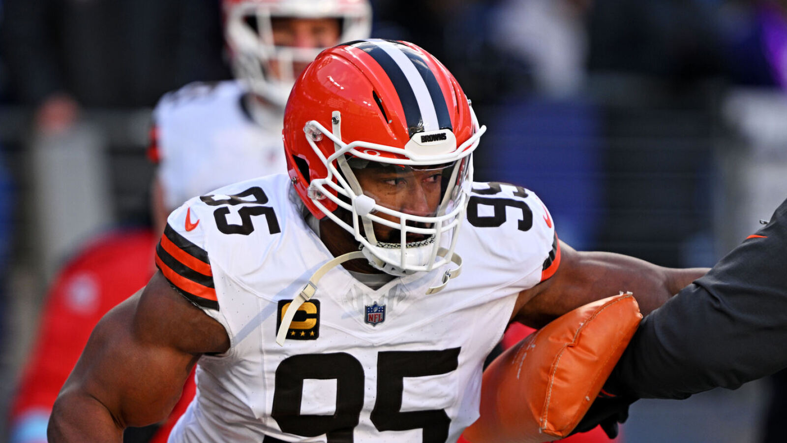 https://www.yardbarker.com/media/f/3/f3cca0b8ffb4b2d83027eae2dc2e42657569b7d6/thumb_16x9/browns-myles-garrett-leader.jpg?v=1