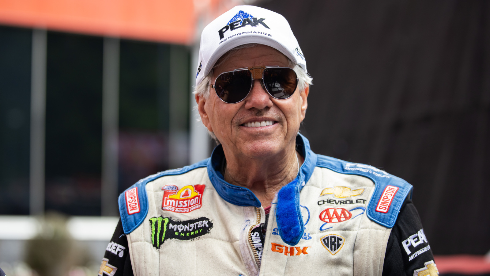 John Force dibawa ke rumah sakit setelah kecelakaan hebat dalam