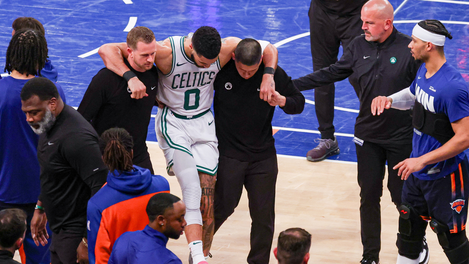 https://www.yardbarker.com/media/f/3/f3deca2d38682822c4a593420ae4aa19ed320283/thumb_16x9/celtics-star-carried-off-right-leg-injury.jpg?v=1