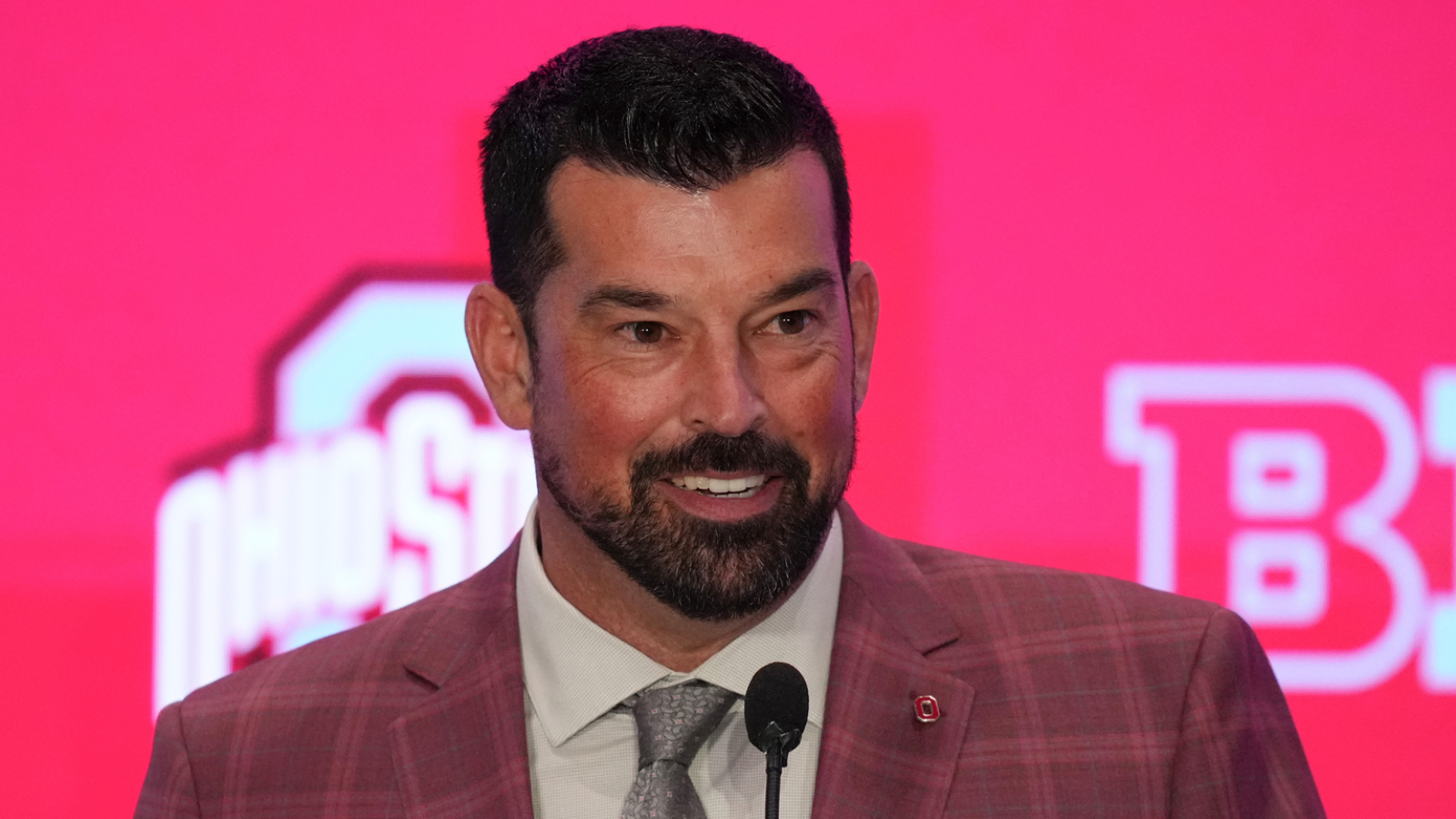 https://www.yardbarker.com/media/f/4/f47b029ea964aafd4539b8e73aa37d9c08bfaf06/thumb_16x9/ryan-days-quote-defending-national-title-viral.jpg?v=1