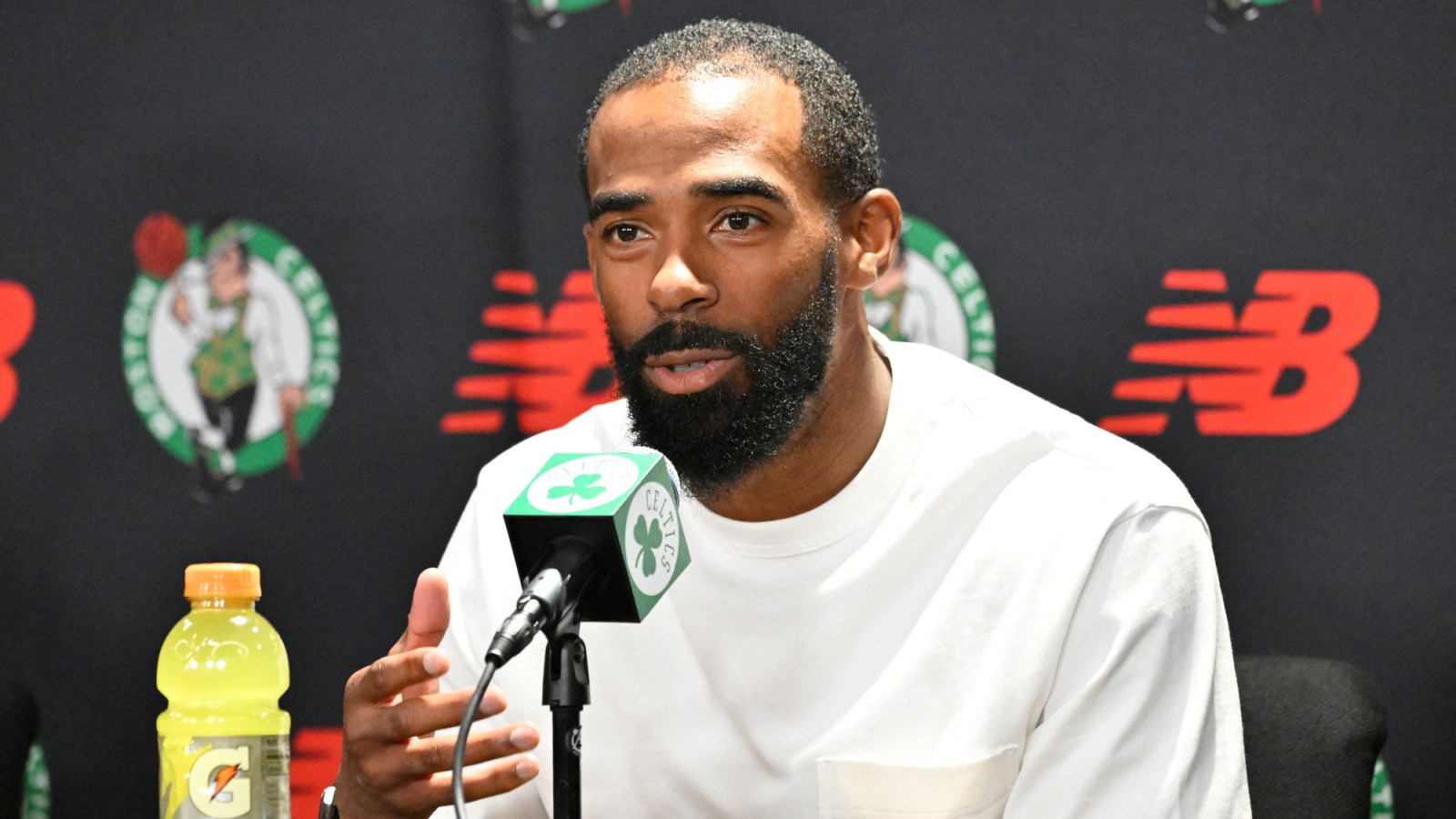 https://www.yardbarker.com/media/f/4/f490c2521d2a9d7d7227c833f59007606528defc/thumb_16x9/celtics-conley-temptation-should-resist-season.jpg?v=1
