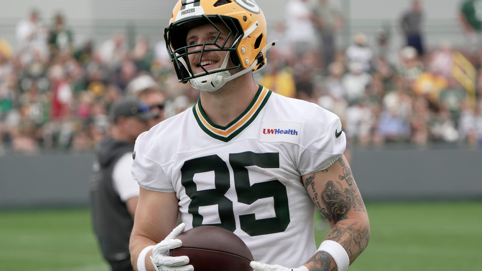 https://www.yardbarker.com/media/f/4/f4b6e9c75beb397e769bec854d2cee194d781f1c/thumb_16x9/kyle-brandt-blasts-tucker-kraft-comments-packers.jpg