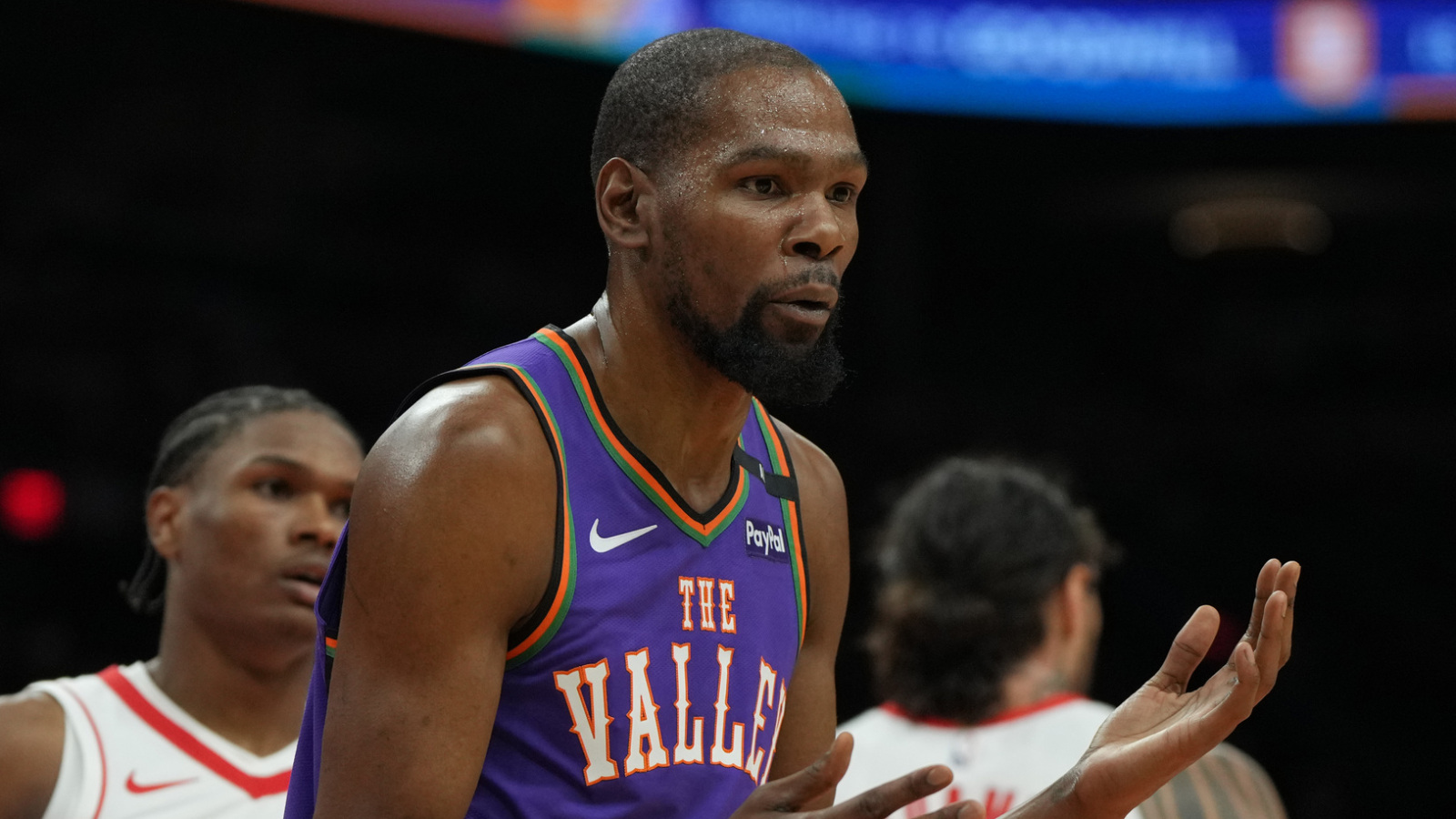 https://www.yardbarker.com/media/f/4/f4f60dbc1ae7df1012132a04b61fc7ae11bbe4f7/thumb_16x9/kevin-durant-demarcus-cousins-feud-over-suns-claim.jpg?v=2