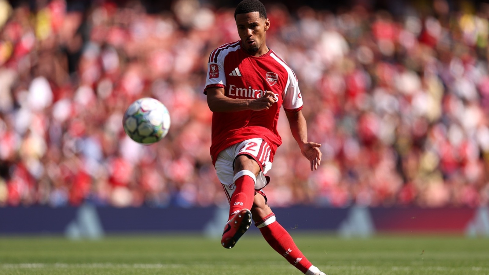 Borussia Dortmund agrees to a deal to sign Arsenal youngster