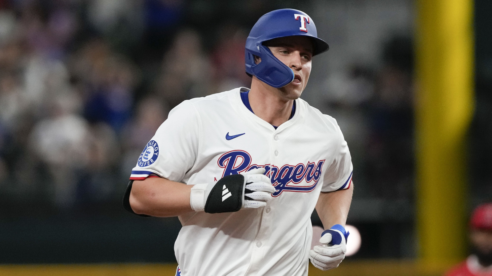 https://www.yardbarker.com/media/f/5/f5a8026cc31b2107f63b67ba897ff37ae59efb60/thumb_16x9/rangers-shortstop-returns-il-barely-week-previous.jpg?v=1