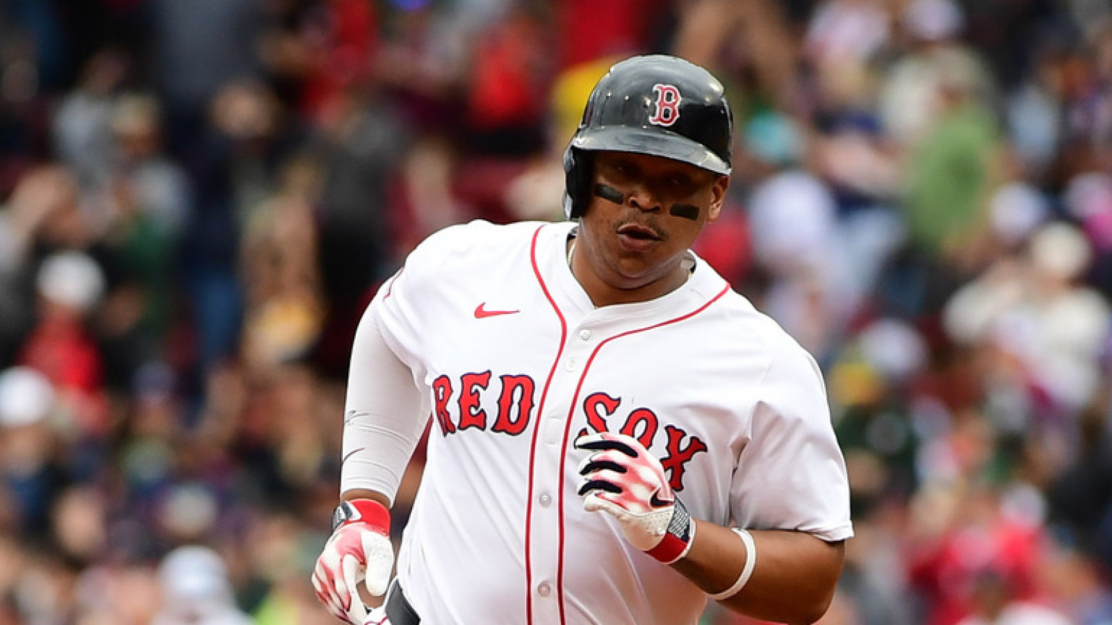 https://www.yardbarker.com/media/f/5/f5c692f8458b482024eabb1524a346f474eec0ce/thumb_16x9/watch-red-sox-star-takes-reps-surprising-position.jpg?v=1