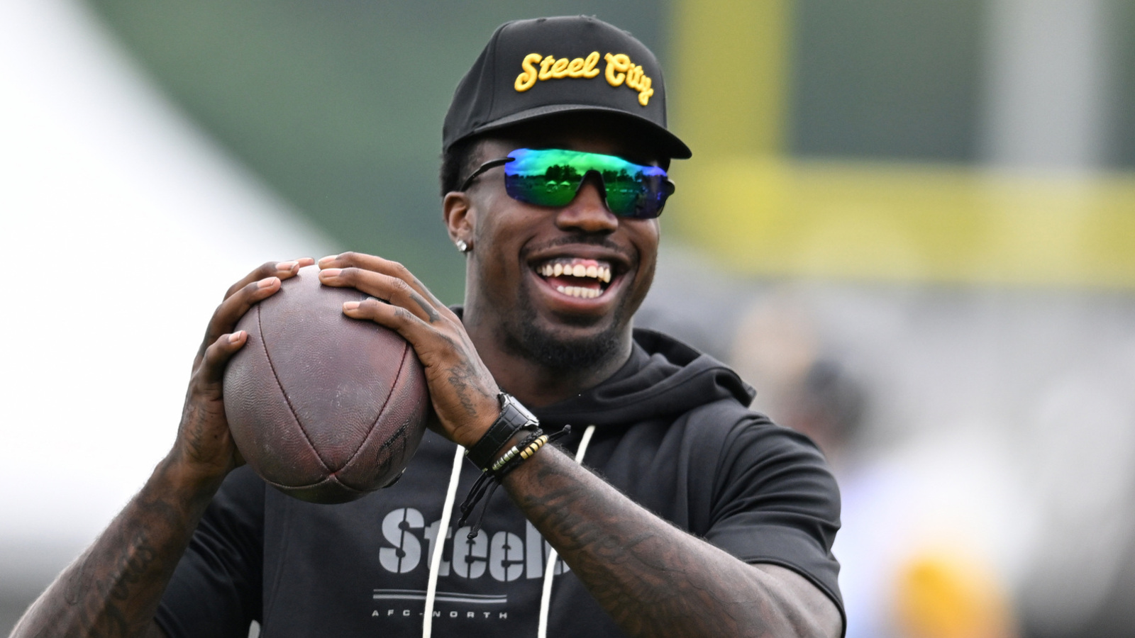 https://www.yardbarker.com/media/f/6/f62aa831acfe72ce0b87f1ab509258f594fb24b6/thumb_16x9/steelers-mike-mccarthy-drops-big-joey-porter-jr.jpg?v=1