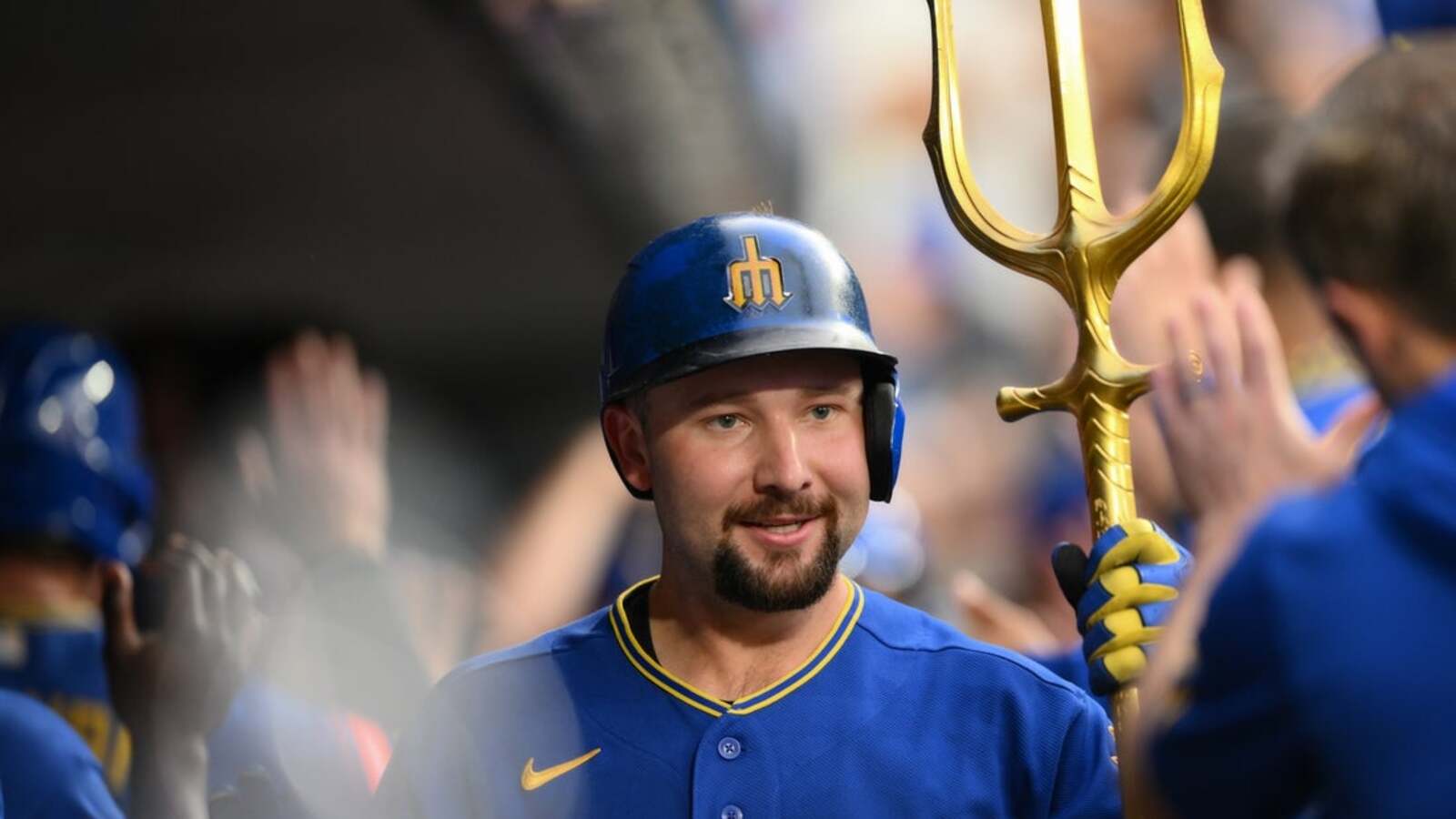 Mariners Secure 6-5 Victory Over Cubs in Extra Innings