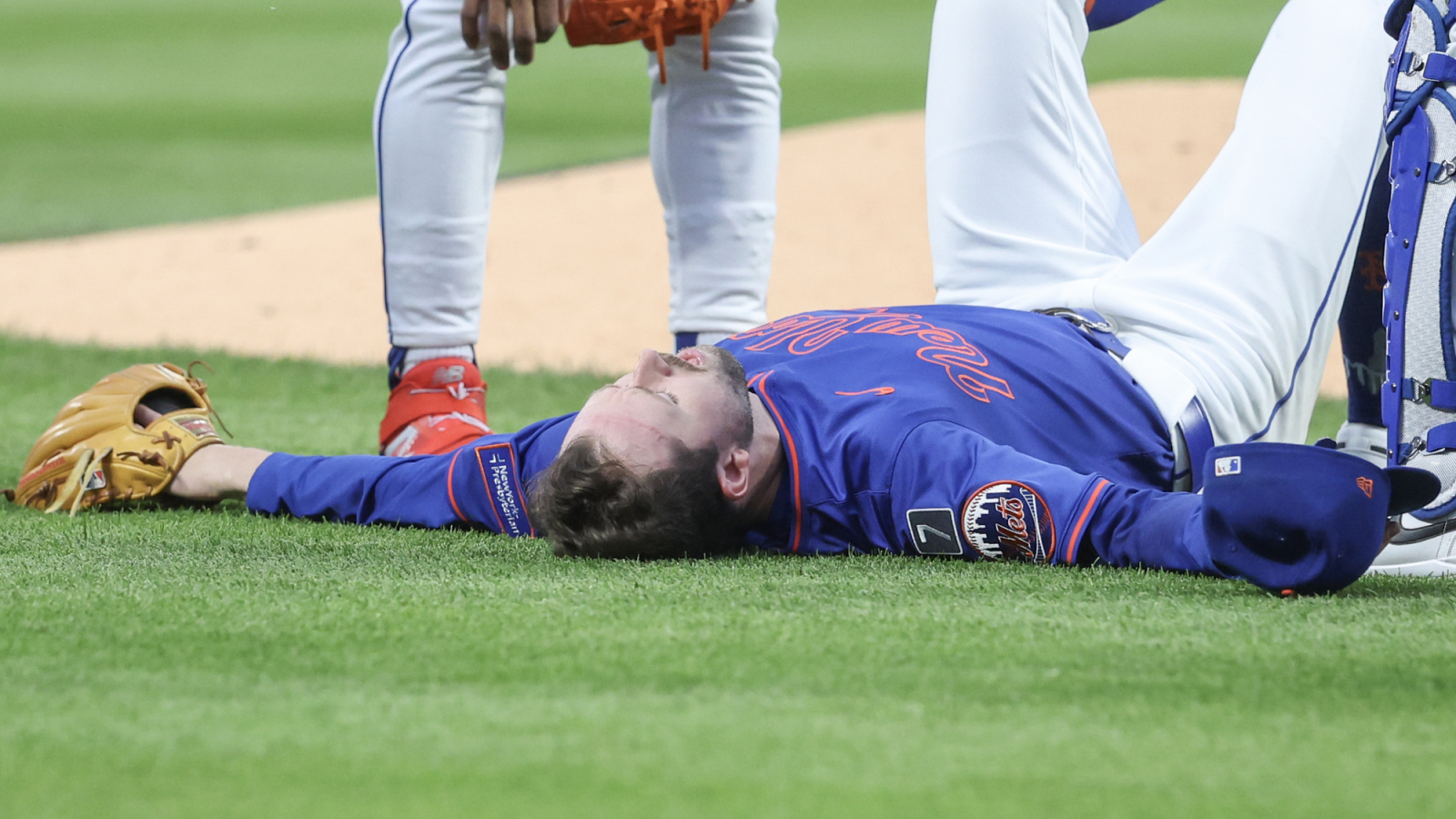 https://www.yardbarker.com/media/f/6/f6adf0db916c4a243c6fbb7c513795a2ff5bd00e/thumb_16x9/mets-lose-key-starting-pitcher-brutal-leg-injury.jpg?v=1