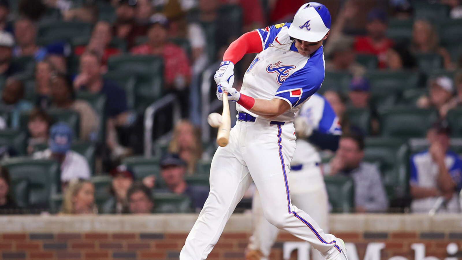 https://www.yardbarker.com/media/f/6/f6d74ab0c3e9ee5d324eb1b6e66a0113c4c6ec6d/thumb_16x9/Jarred-Kelenic-clips-a-single-against-Twins.jpg