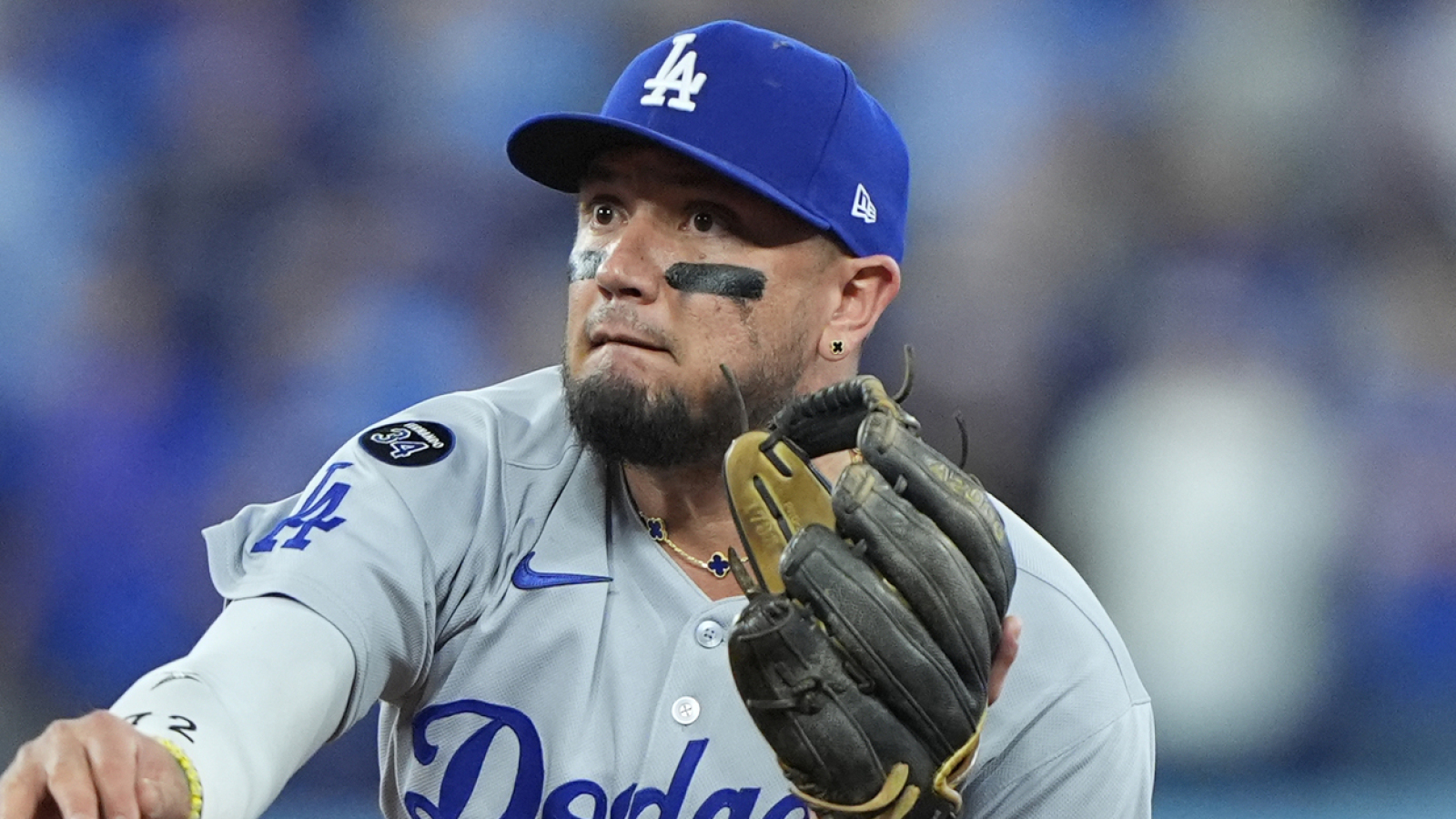 https://www.yardbarker.com/media/f/6/f6dd546f7d718c99ed4bf8ed5a691220fc395062/thumb_16x9/oct-31-2025-toronto-ontario-los-angeles-dodgers.jpg?v=2